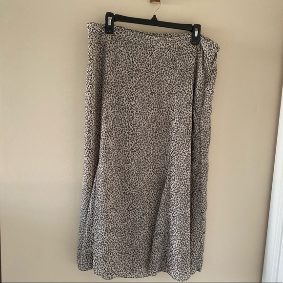 Really comfy sheer cheetah print long skirt size 16 - Picture 2 of 3